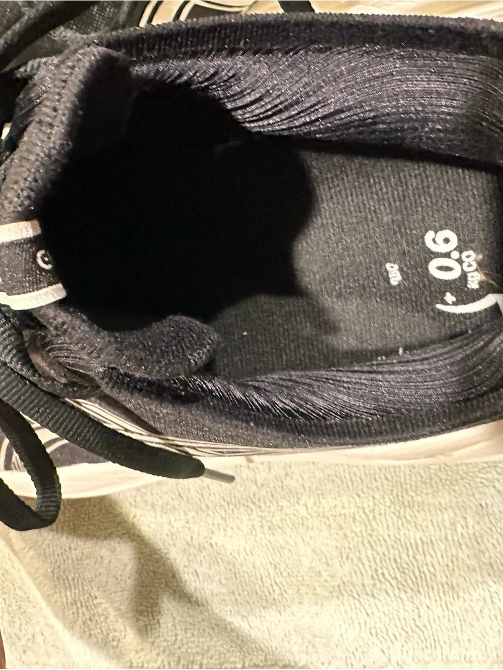 Asics Nimbus 27 size 10.5 or 42.5 Running Shoes